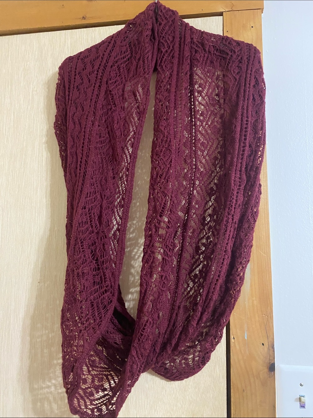 Women's Lace Knit Infinity Scarf - Burgundy